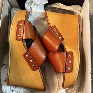 🌻👡💜 Torrid brand new with tag in box Faux wood platform wedge sandal